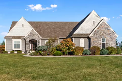 1338 W Hidden Riv, Mequon, WI 53092
