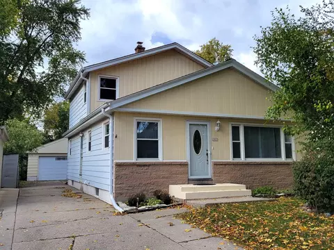1807 N 117th, Wauwatosa, WI 53226