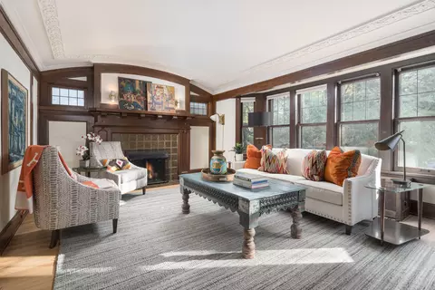 3027 N Hackett, Milwaukee, WI 53211