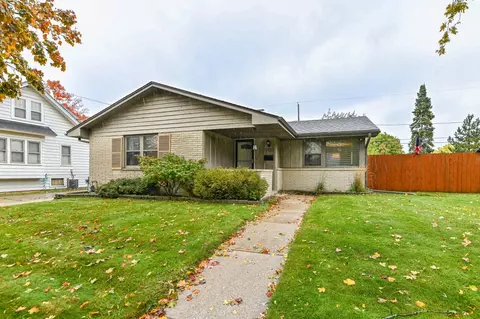 1925 Wustum, Racine, WI 53404