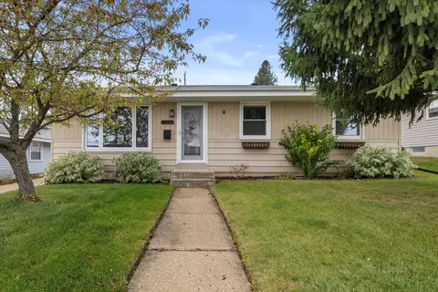 1530 Perry, Racine, WI 53406