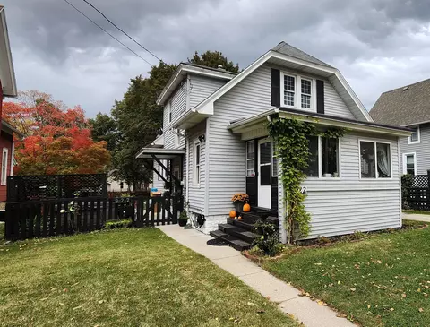 922 Linden, Waukesha, WI 53186