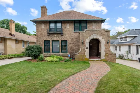5717 W Washington, Milwaukee, WI 53208