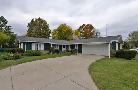 908 Perry, Racine, WI 53406