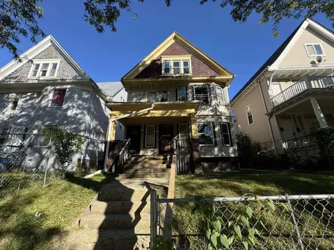 2132 N 40th #2134, Milwaukee, WI 53208
