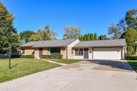 322 Grand, Thiensville, WI 53092