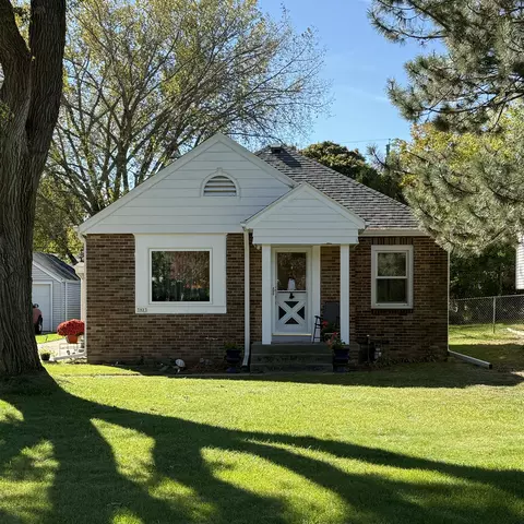 3923 S S Lk, Saint Francis, WI 53235