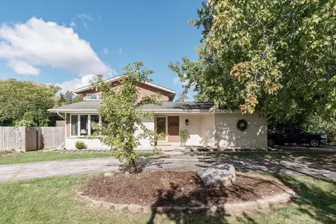 20370 Scarlet Hawthorne, Brookfield, WI 53045