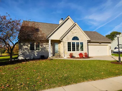 1176 Sandpiper, Oconomowoc, WI 53066