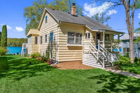 5473 Silver Lk, West Bend, WI 53095