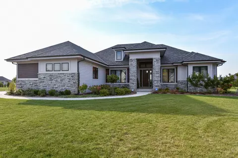 235 Four Winds, Hartland, WI 53029