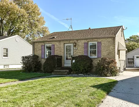 1925 W Lawn, Racine, WI 53405