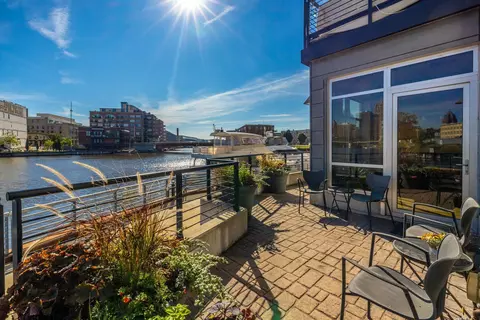 106 W Seeboth #118, Milwaukee, WI 53204