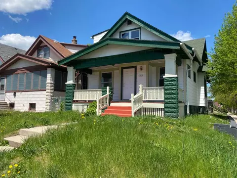 1802 W Keefe, Milwaukee, WI 53206