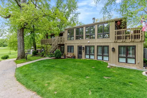 706 Country Clb #D, Fontana, WI 53125