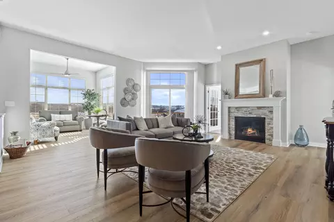 435 Standing Stone #16-37, Waukesha, WI 53189