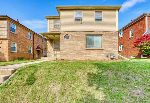 8244 W W Ctr, Milwaukee, WI 53222