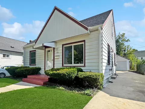 2554 S 77th, West Allis, WI 53219