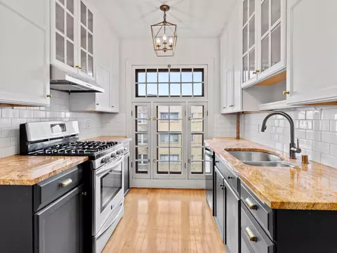 2011 N Prospect #14, Milwaukee, WI 53202