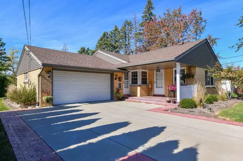 5901 S Kurtz, Hales Corners, WI 53130