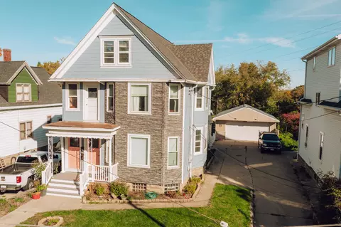 2822 E Denton #2824, Saint Francis, WI 53235