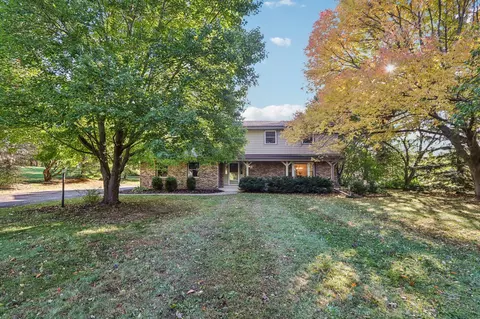 w249s6610 Center, Waukesha, WI 53189