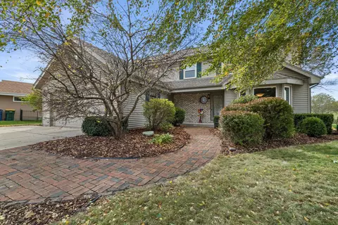 891 W Creekway, Oak Creek, WI 53154