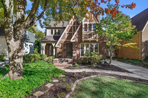 6156 N Bay Rdg, Whitefish Bay, WI 53217