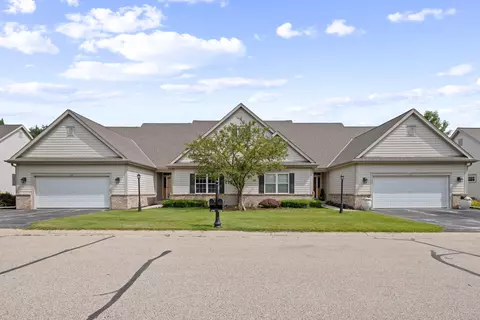 1790 Cedar Rdg #415-2, Slinger, WI 53086