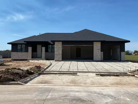 2424 Crossing Mdws, Manitowoc, WI 54220