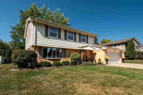 3315 S 121st, West Allis, WI 53227