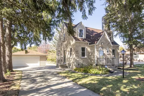3135 S 112th, West Allis, WI 53227