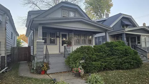 4867 N 36th, Milwaukee, WI 53209