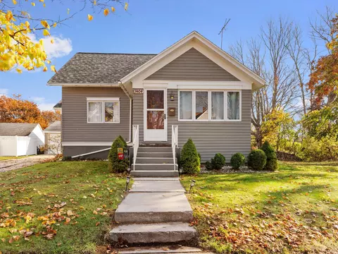 1404 Dodge, Kewaunee, WI 54216