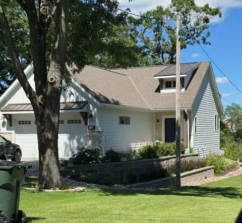 2818 Nagawicka, Delafield, WI 53018