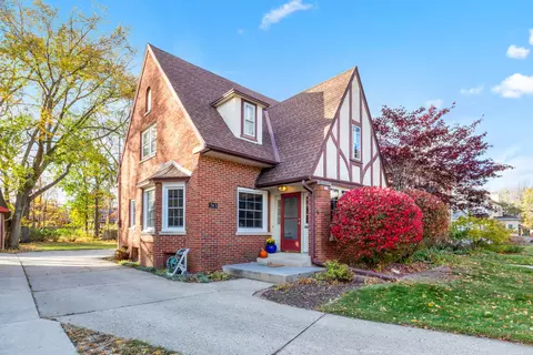 563 N 67th, Wauwatosa, WI 53213