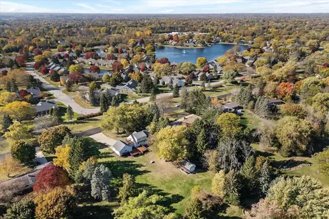 10054 N Grasslyn, Mequon, WI 53092