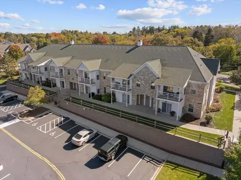 2704 Northview #140, Waukesha, WI 53188