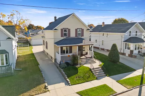 827 N 10th, Manitowoc, WI 54220