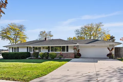 1024 S Colonial, Saukville, WI 53080