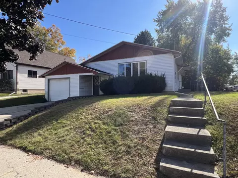 1613 Division, Manitowoc, WI 54220