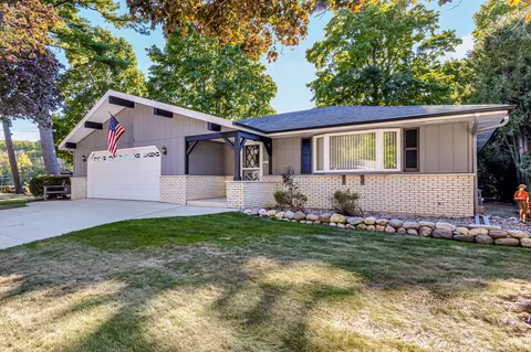 1611 Knoll Crst, Sheboygan, WI 53081