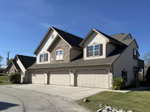 2335 W Vista Bella, Oak Creek, WI 53154