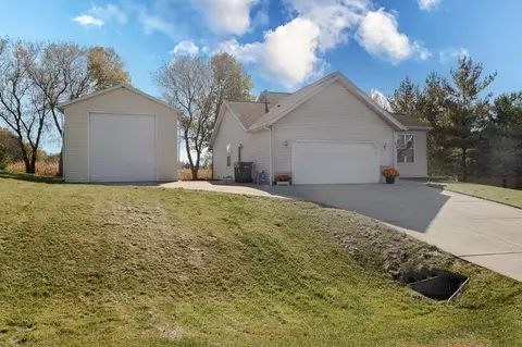 w2417 Julianne Street, Oconomowoc, WI 53066