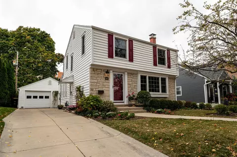 935 Currie, Wauwatosa, WI 53213