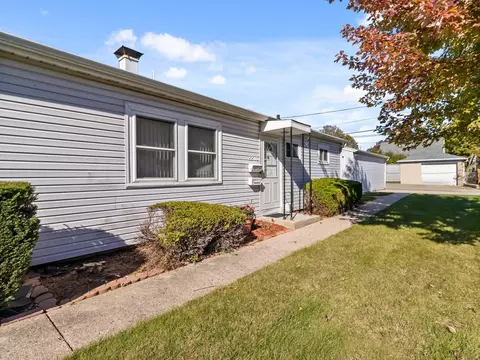 2236 W Howard, Milwaukee, WI 53221