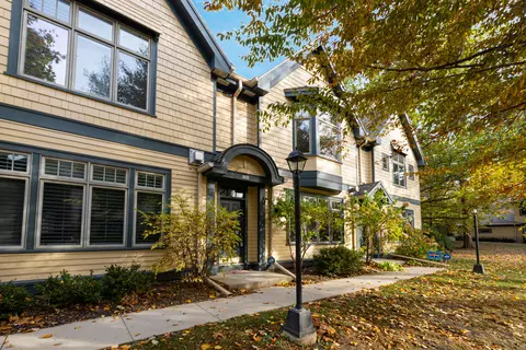 2307 E Stratford #B, Shorewood, WI 53211