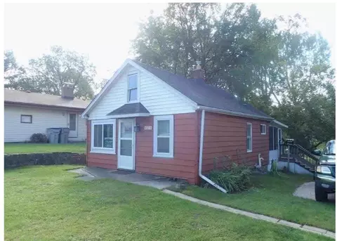 2443 W Goldcrest, Milwaukee, WI 53221
