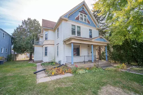 911 Cedar, West Bend, WI 53095