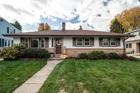 1857 E Leroy, Saint Francis, WI 53235